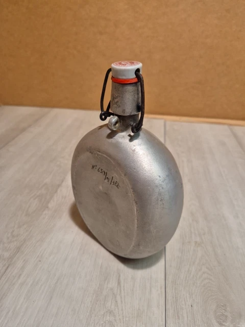 Gourde militaire vintage en aluminium avec quart et housse