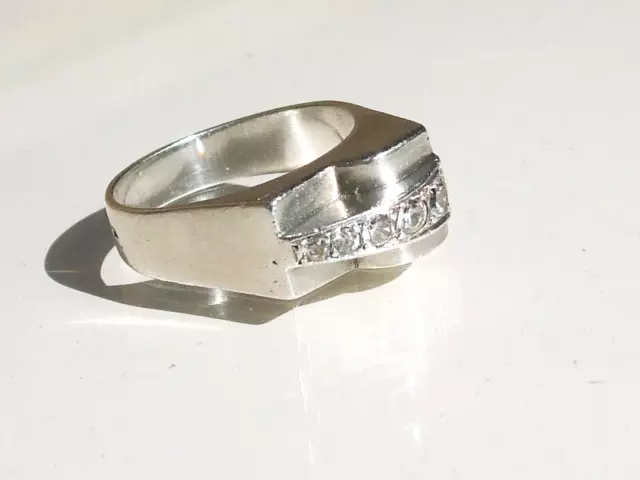 BELLE BAGUE TANK ANCIENNE 1940 ART DECO en ARGENT avec PIERRE BLANCHE / T.62 !