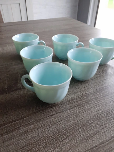 Ancien bol vintage de 1970 en opaline Arcopal, vert à pois blancs