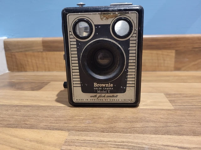 Cámara de caja antigua vintage Kodax Six 20 brownie modelo E