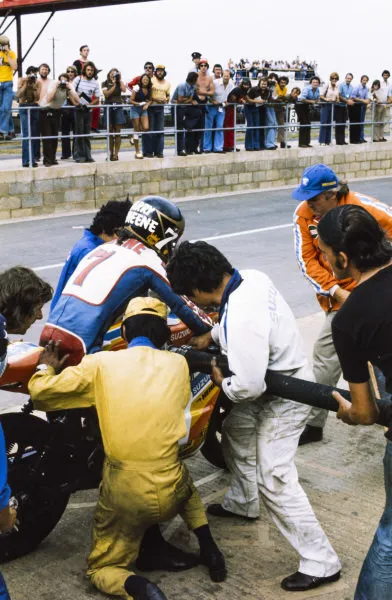 Barry Sheene, Suzuki, is refuelled in the pits Motorcycle 1975 Old Photo 1
