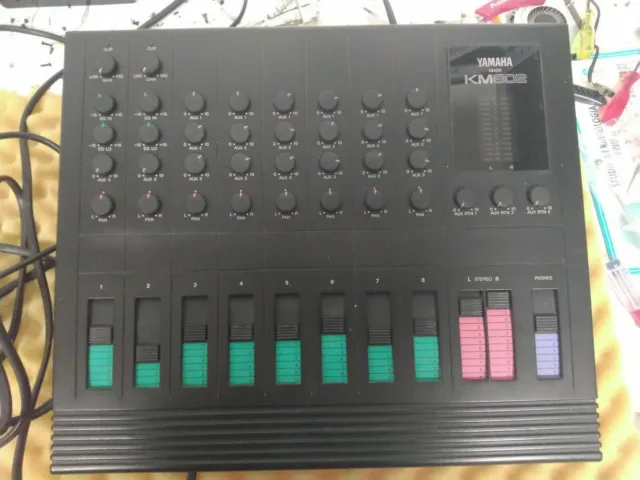 Mixer Yamaha KM802