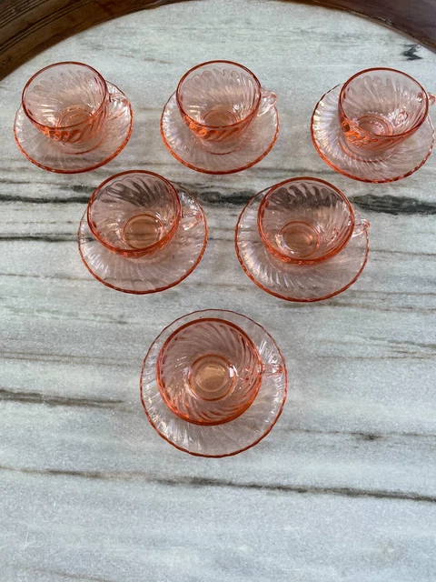 6 tasses ARCOPAL France Vintage 60s : Visuel original Au Jardin, scène galante - France