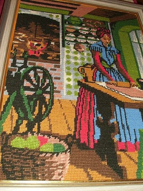 Stickbild, Zuhause beim Backen, gerahmt, ältere schwedische Handarbeit