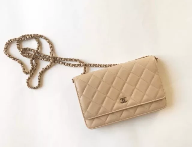 CHANEL 23P PATENT Calfskin Resin Quilted CC Heart Clutch With Gold