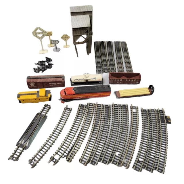 LOT OF TRAIN TRACKS, ATLAS MADE IN ITALY BY RR Southern Pacific Caboose Car 33pc