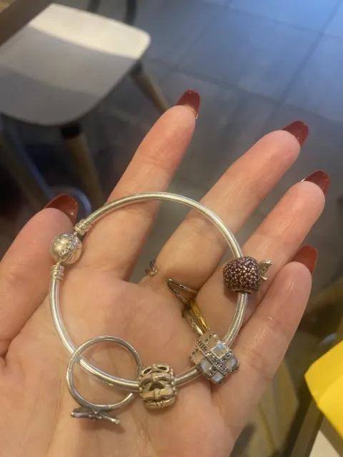 Original Pandora bracelet full of charms - Catawiki