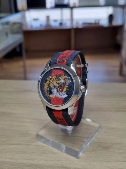 Montre sales gucci mickey