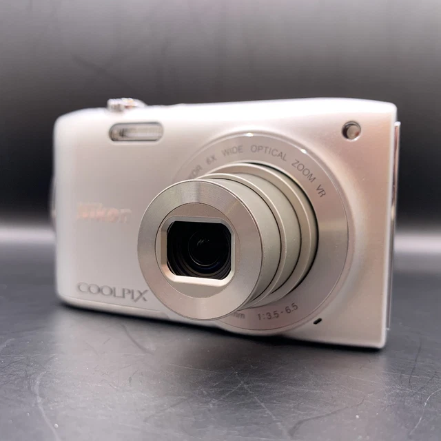 BOX] NIKON COOLPIX S3300 Silver Compact Digital Camera