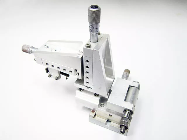 Line Tool Style Hinged Xyz Stage 3X Sm-13 Type Micrometer Motion Control 3559