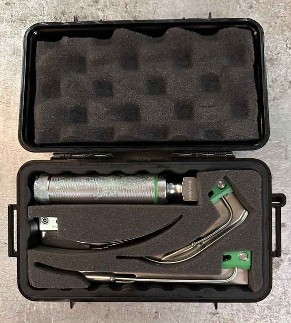 Welch Allyn Fiber Optic Laryngoscope Set - Model MIL5072 - Comes with 3 blades