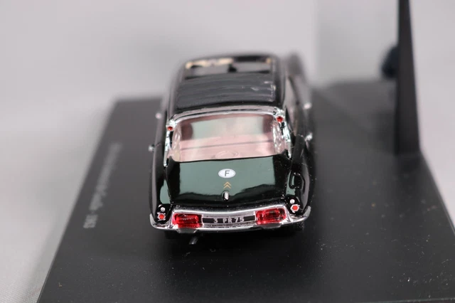 LE5467 UNIVERSAL HOBBIES 1/43 Voiture Citroen DS19 Général de Gaulle 1963 noir 5