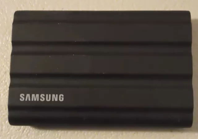 SSD externo portátil Samsung T7 Shield 4 TB MU-PE4T0S negro apenas usado