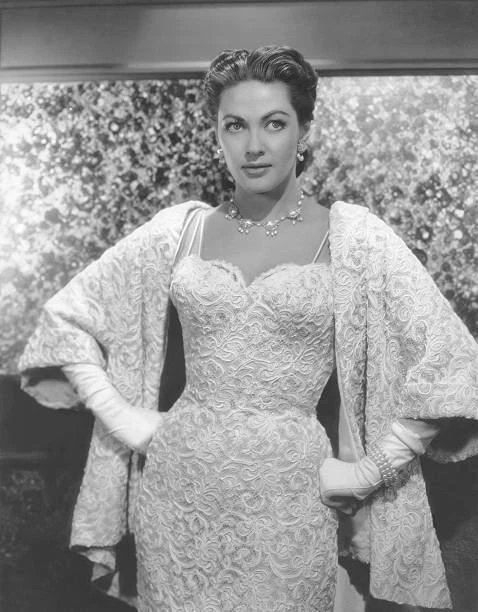 CANADIAN-BORN YVONNE DE Carlo 1956 OLD MOVIE PHOTO $8.50 - PicClick AU