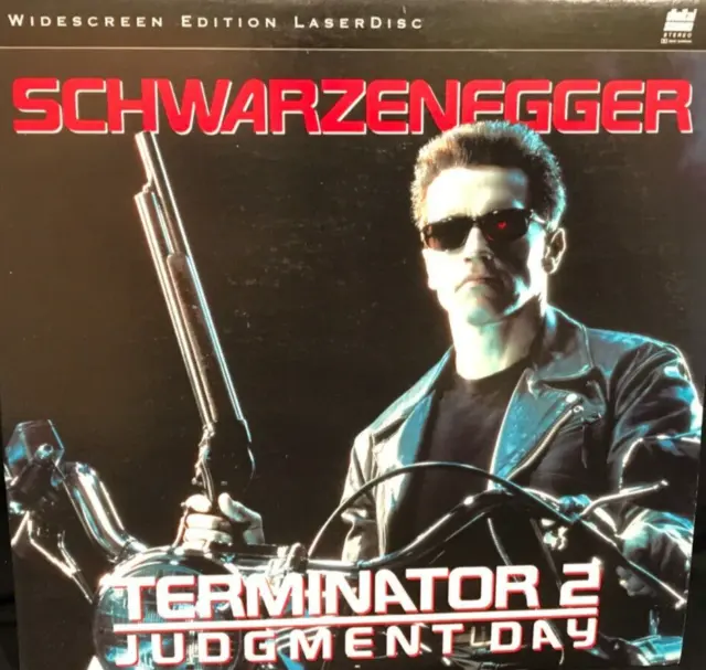 Arnold Schwarzenegger Terminator 2 Judgment Day  2 Laserdiscs LD68952-2 LIKE NEW