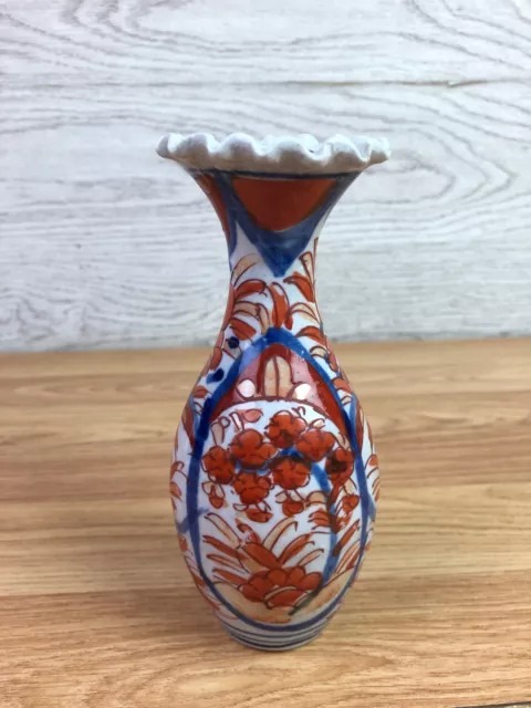 Chinese Imari Style Porcelain Vase White Red Blue 6" Tall