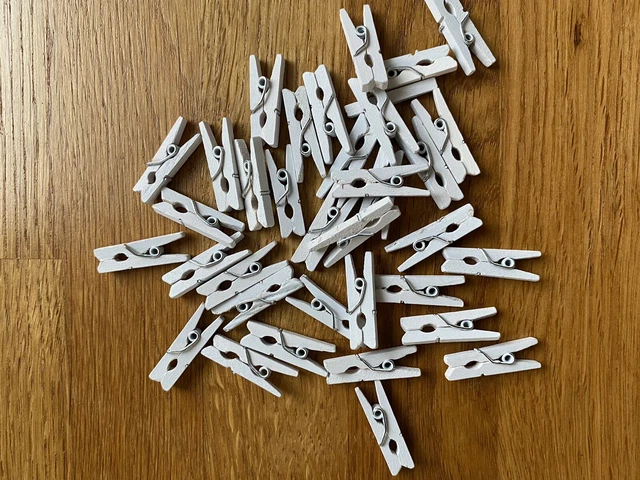 35 mini clavijas artesanales blancas