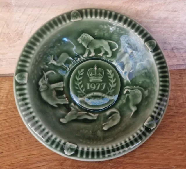 WADE Commemorative Green dish - Queen Elizabeth II Silver Jubilee 1977 - Used