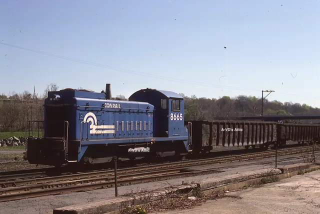 Orig slide CR Conrail switcher EMD SW8  8665 VINTAGE Bethlehem PA 1980  BIN
