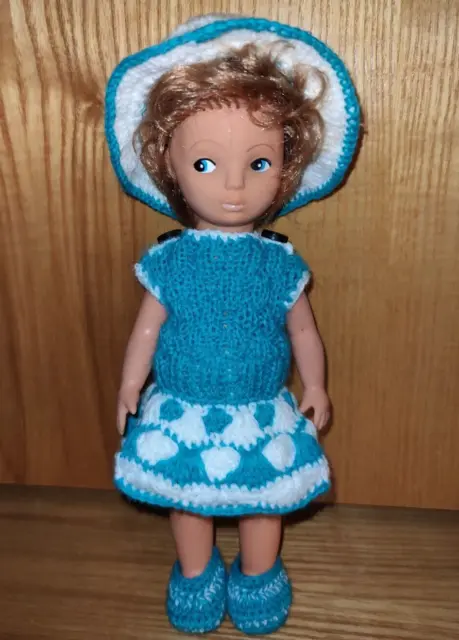 DDR Puppe 25 cm mit Kleid und Hut