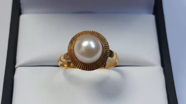 Lovely Vintage 18ct Gold Cultured Pearl Ring