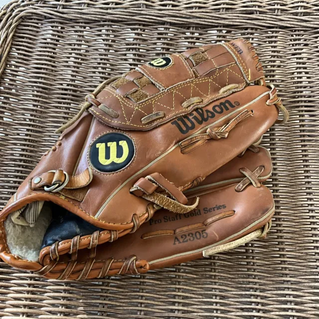 Vintage Wilson Pro Staff Gold Series Mitt