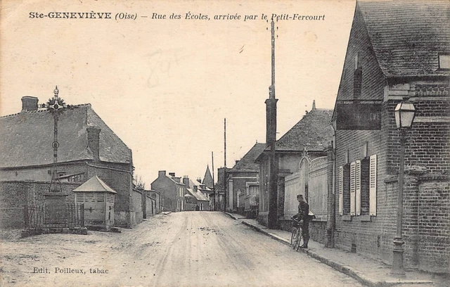 CPA Dept 60 Oise - Sainte Geneviève rue des Ecoles Arrivée par le Petit Fercourt