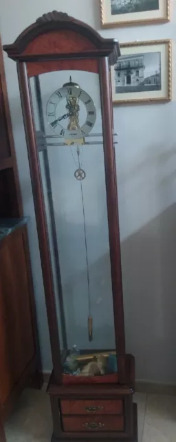 orologio a pendolo a colonna Funzionante. Batte solo le Ore con suono dolce
