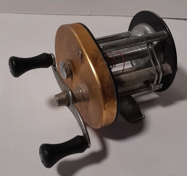 VINTAGE WESTERN AUTO Revelation V1604 Spin Casting Fishing Reel