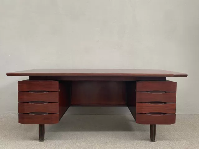 Scrivania in palissandro anni '60