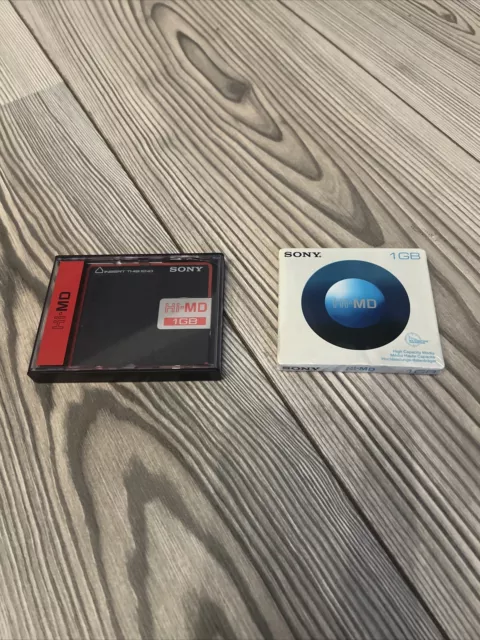 2 Stück Sony Minidisc Minidisk Hi-MD MD´s je  1 GB  1 gebraucht , eine Neu OVP