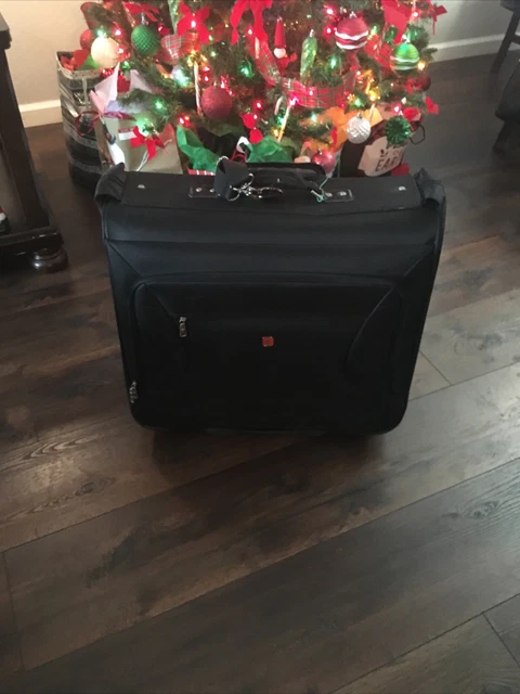 Swiss Army Victorinox Werks Traveler East/West Wheeled Carry-On Garment Bag 21"