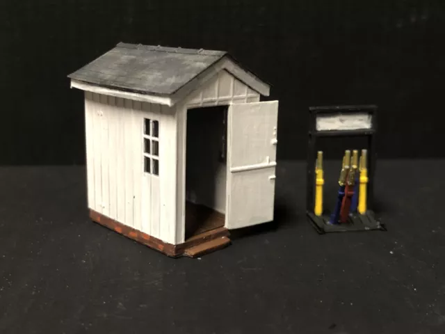 Porthmadog signal mans Hut with levers and glazing - OO9/OO/HO