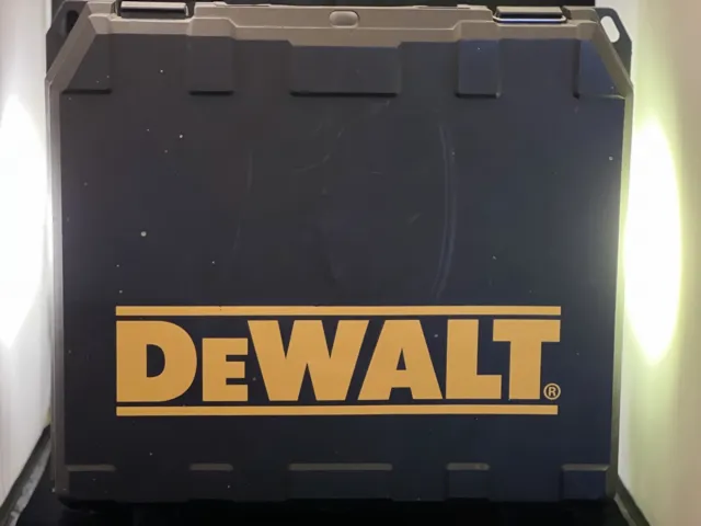 DeWalt DC970 18-Volt 1/2" Cordless Drill Driver 2 Batteries w/Charger and Case.