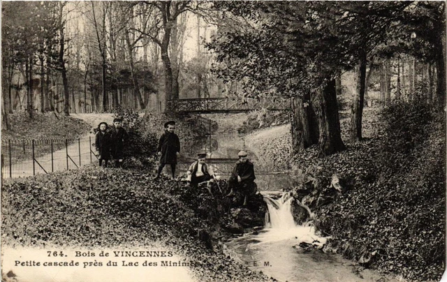 CPA PARIS 12th Bois de VINCENNES Small waterfall near Lac des Minimes (672642)