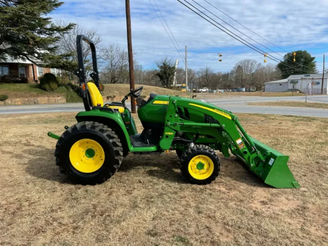 Very Nice John Deere 3033R 4X4 Loader Tractor with Only 90 Hours
