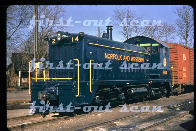 R DUPLICATE SLIDE - Norfolk & Western N&W 2114 EMD SW-8 FRESH Paint