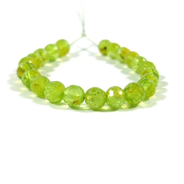 Perle de pierres précieuses rondes à facettes en péridot vert naturel fait...