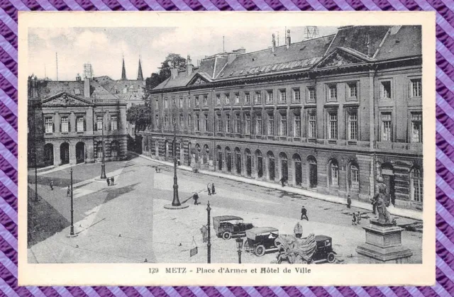 Carte Postale - Metz - Place d'armes et l’hôtel de ville