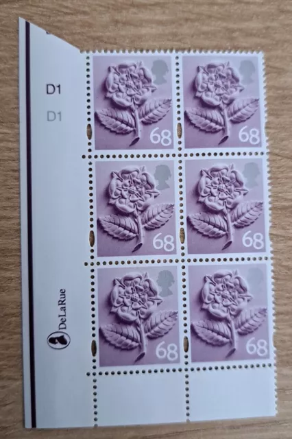 GB UM ENGLAND REGIONAL DEFINITIVE CYL BLOCKs D1 No Dot 68p EN16 14.10.03