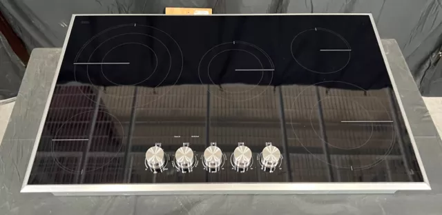 Jenn-Air JEC3536HS 36" Electric Smoothtop Style Cooktop Stainless Trim Jenn-Air JEC3536HS 36" Electric Smoothtop Style Cooktop Stainless Trim