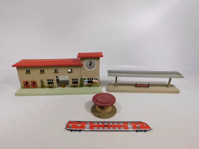 DS998-3# 3x Kibri H0 1:87 Blech Metall Bahnhof mit Uhr Bahnsteig Kiosk