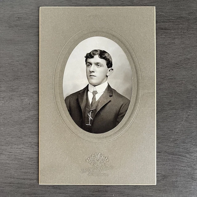 CABINET PHOTO DAPPER YOUNG MAN GREAT SUIT FROM Allentown PA STUDIO PORTRAIT