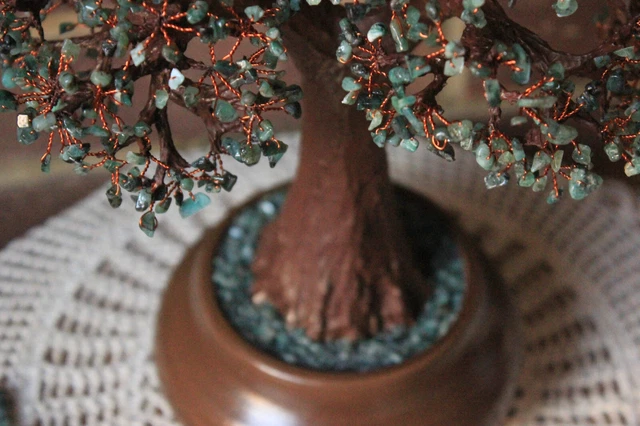 JurciCat Albero della Vita Feng Shui Decorazione 81 Cristalli Ametista Pietra Naturale Preziosa Gusci di Pietra Con Base Decorazione Spirituale Per Regalo e Fortuna (Ametista