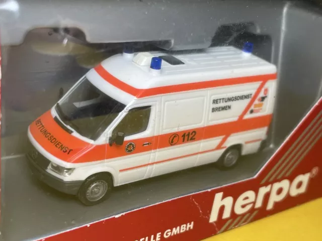 Herpa H0 MB Sprinter Feuerwehr Bremen Rettungsdienst Krankenwagen- Top in OVP