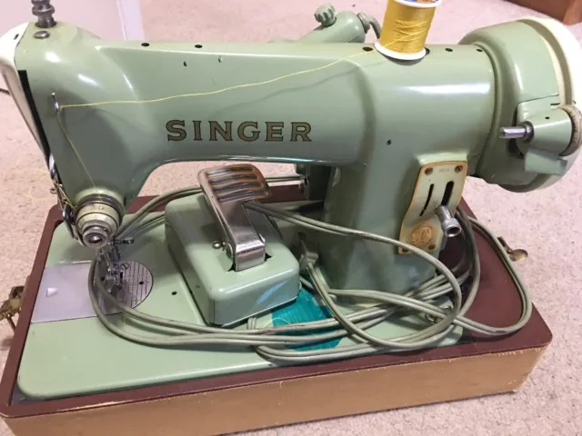 Vintage Singer Sewing Machine Oil 4 Oz 30 Cent Tin Can Advertising