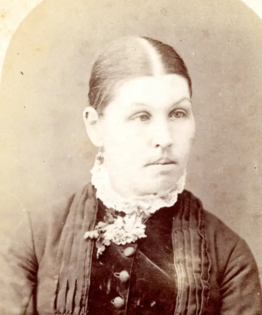 CDV Carte De Visite Victorian portrait lady social history photograph card #31