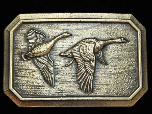 Oi21166 *Nos* Vintage 1976 **Geese Flying** Artwork Brasstone Belt Buckle