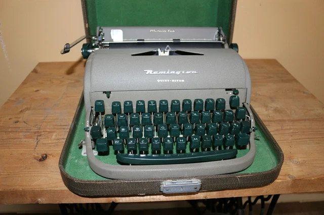 MCM Vintage 1950's Remington Quiet-Riter Green Keys Typewriter W/Case NICE/WORKS