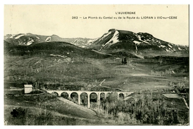 CPA 15 Cantal Le Lead du Cantal Seen from the Route du Lioran to Vic-sur-Cère